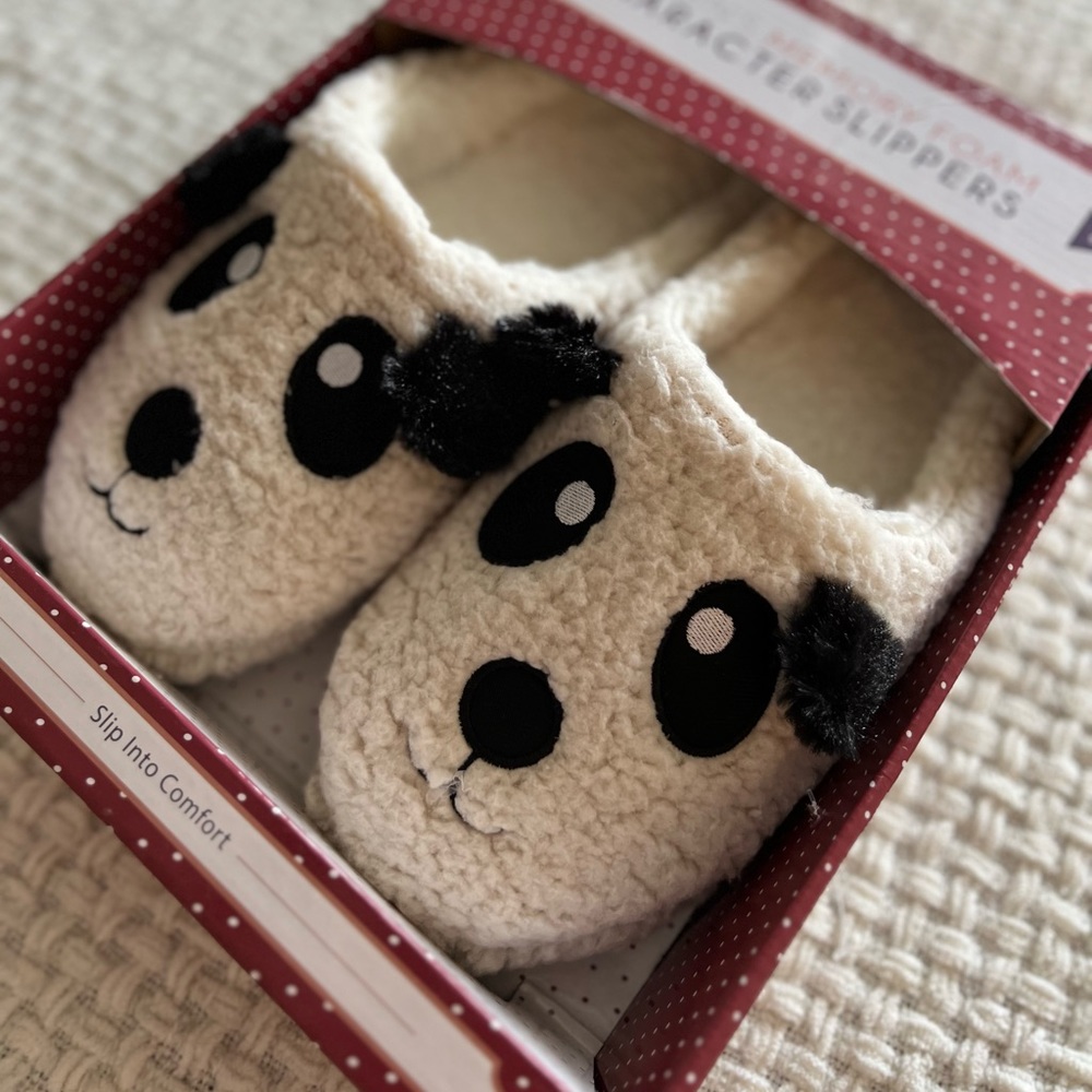 Panda Slippers - Picture 2 of 5
